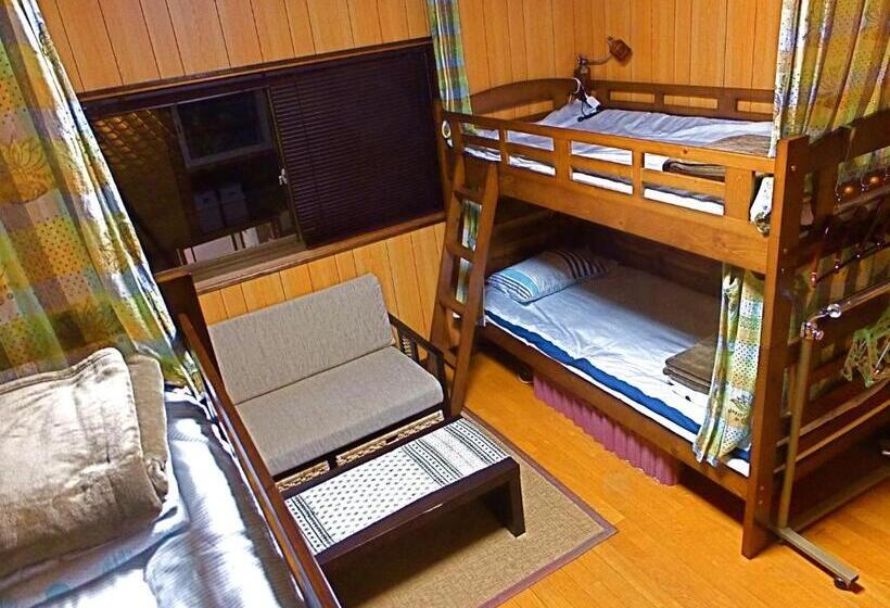 Кровать в Общей Комнате, Aoshima Guesthouse Hooju