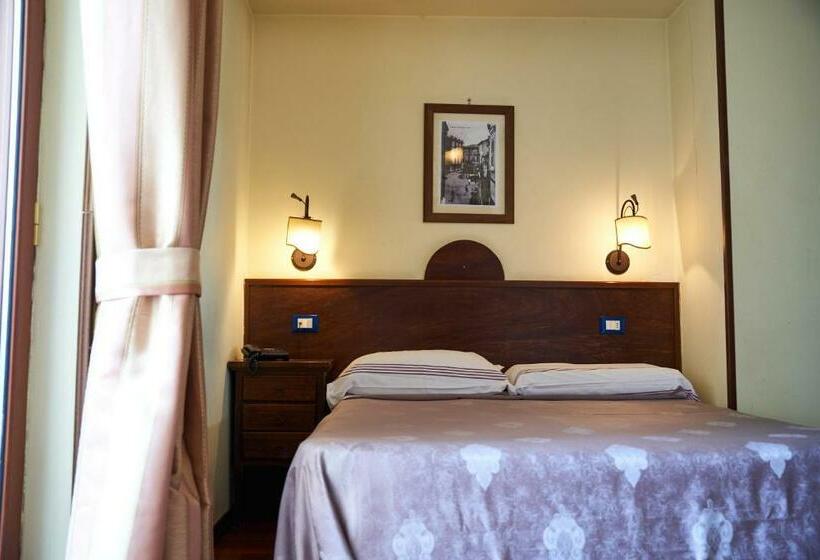 Standard Room, Max