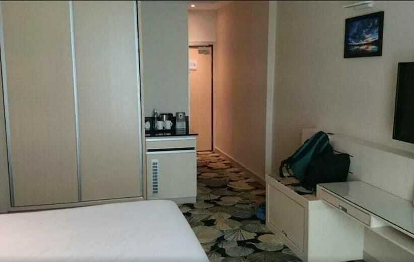 Номер Deluxe, Imperial Hotel Kuching