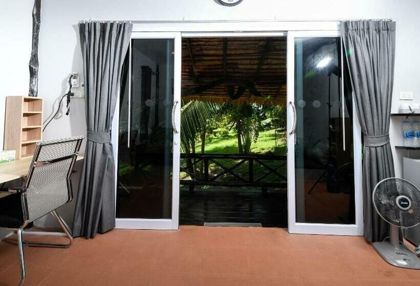 بانگلوی لوکس, Shiralea Backpackers Resort