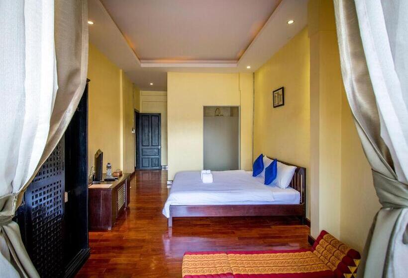 Номер Deluxe, Inthira Thakhek