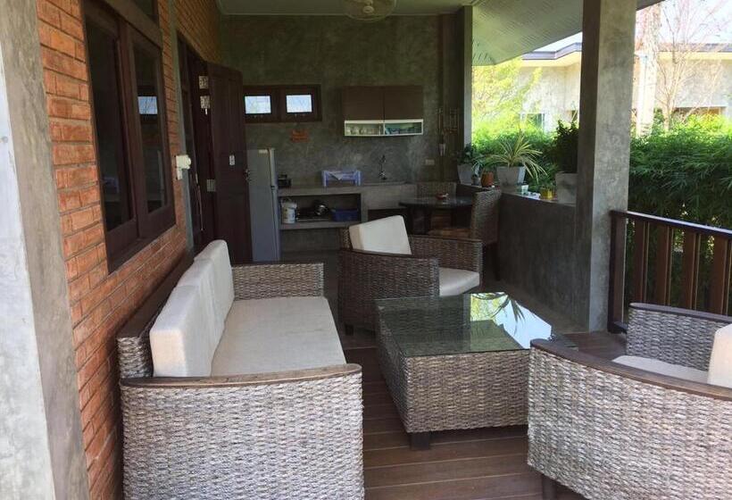 بانگلوی لوکس, Baan Chai Thung Resort