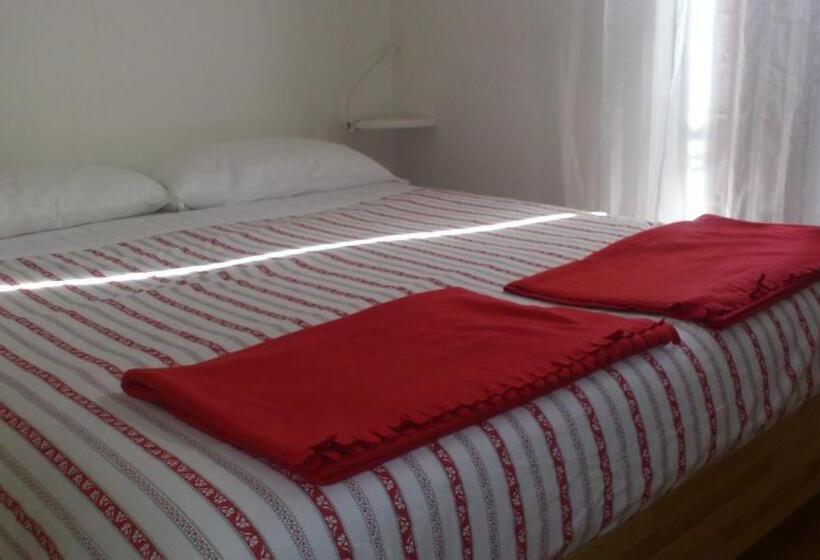 1 Bedroom Apartment Lake View, La Turr De Mezz