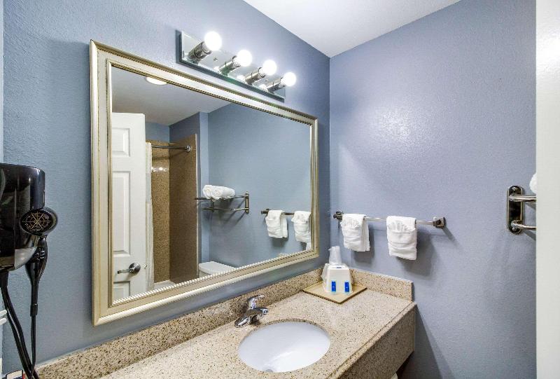 Quarto Estandar Cama King, Rodeway Inn & Suites Port Arthur   Groves