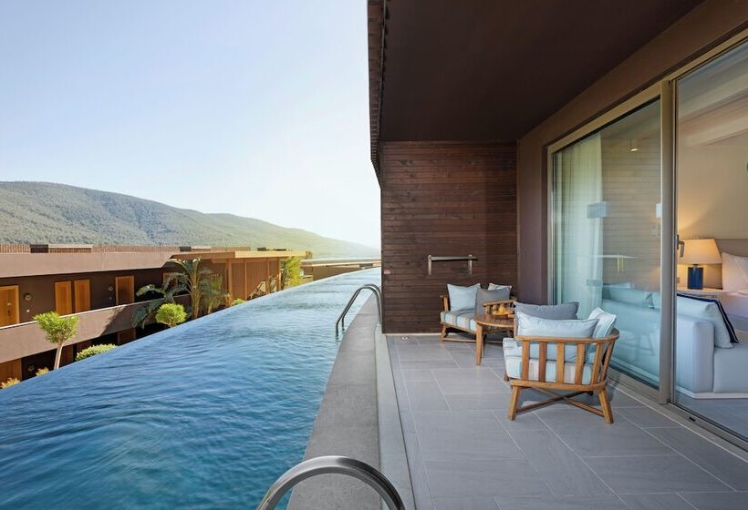 Superior swim-up room, Titanic Luxury Collection Bodrum