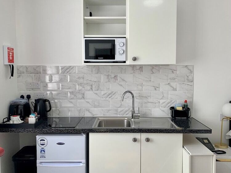 Номер Стандарт, Sarum Apart