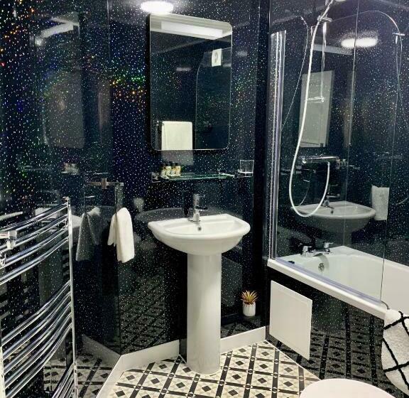 Номер Стандарт, Sarum Apart