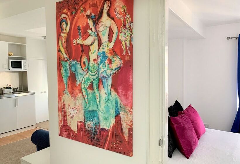 Семейный Номер, Sarum Apart
