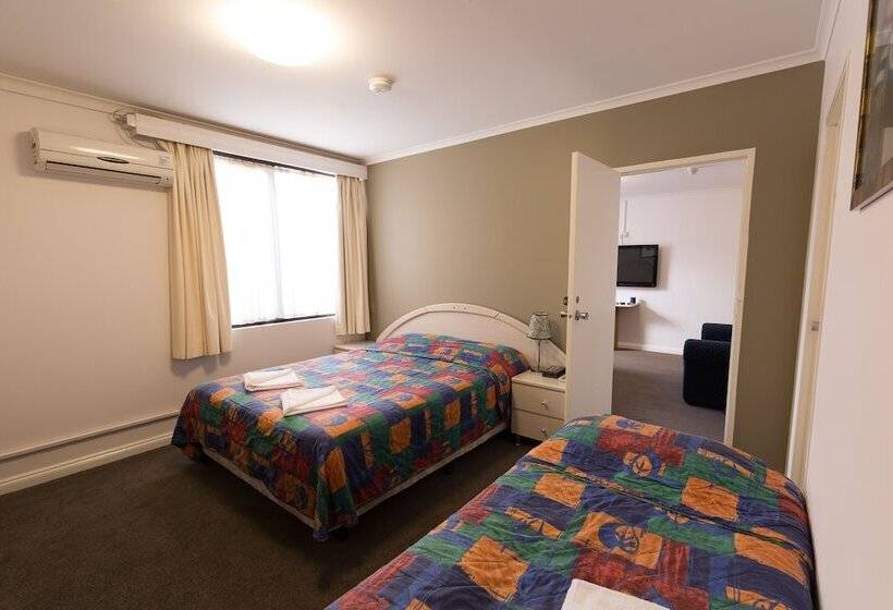 패밀리 룸, Chadstone Executive Motel