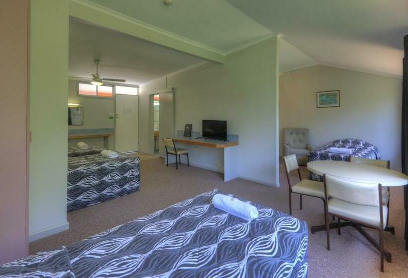 Семейный Номер, Jacaranda Motor Lodge