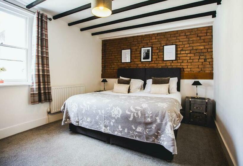 Дом 3 Спальни, No8 Chepstow