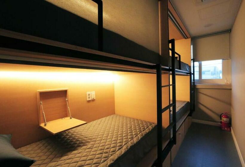 Кровать в Общей Комнате, Blueboat Hostel Gyeongju