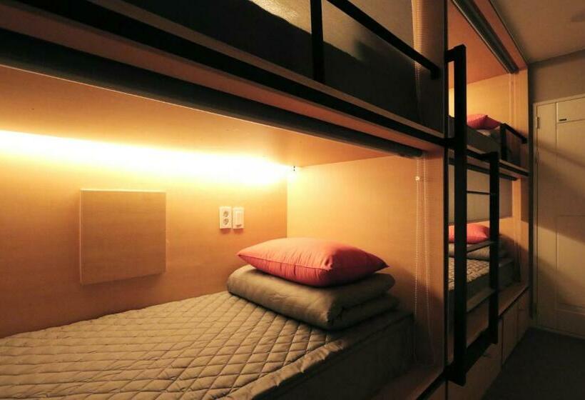 Кровать в Общей Комнате, Blueboat Hostel Gyeongju