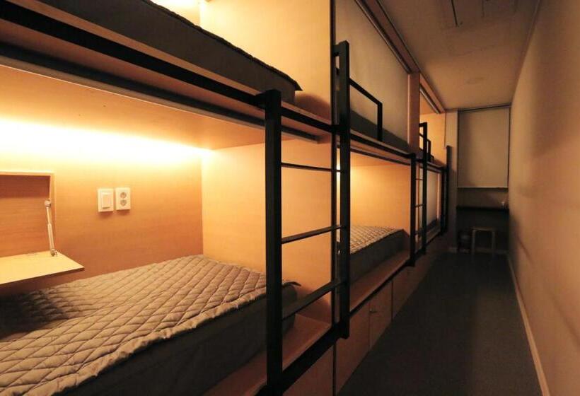 Кровать в Общей Комнате, Blueboat Hostel Gyeongju