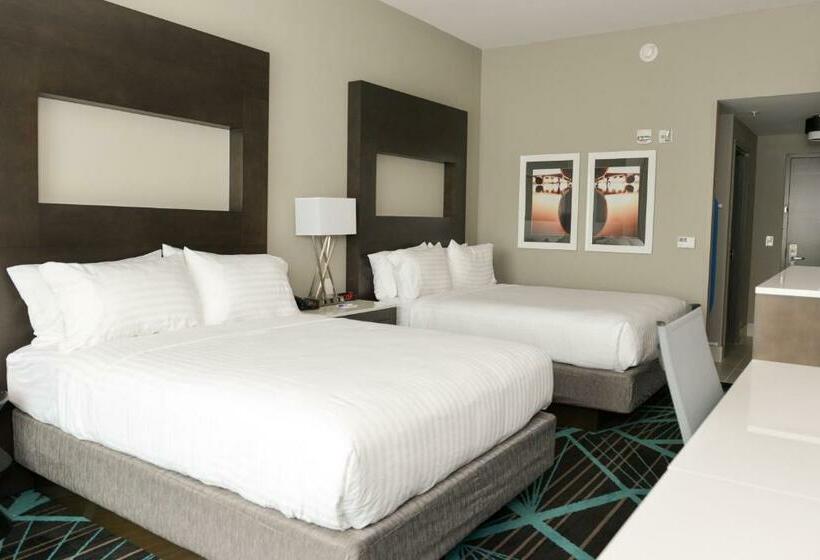 Номер Стандарт, Holiday Inn Express & Suites   Charlotte Airport, An Ihg