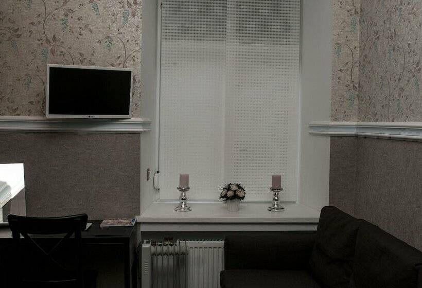 Quarto Triplo Estandar, Griboedov House