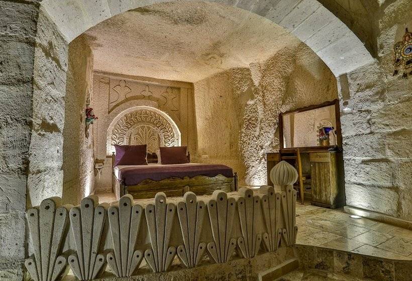 اتاق لوکس, Hidden Cave