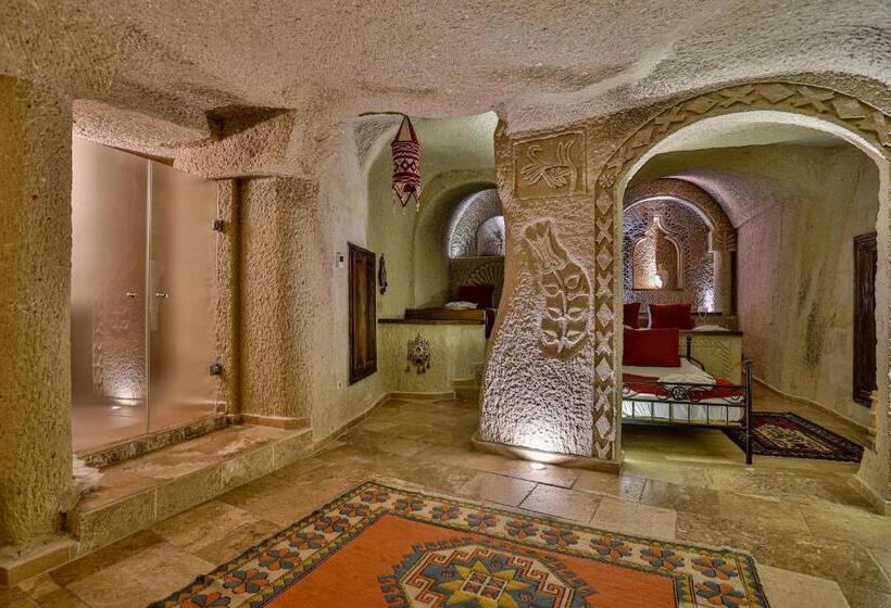سوییت خانوادگی, Hidden Cave
