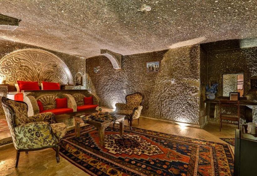 سوئیت با تخت بزرگ, Hidden Cave