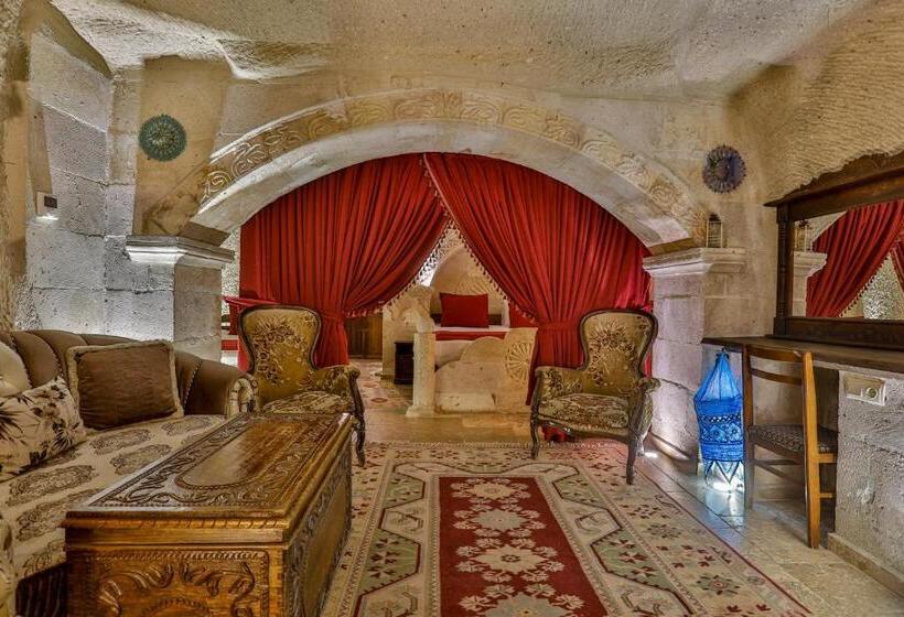 سوییت خانوادگی, Hidden Cave