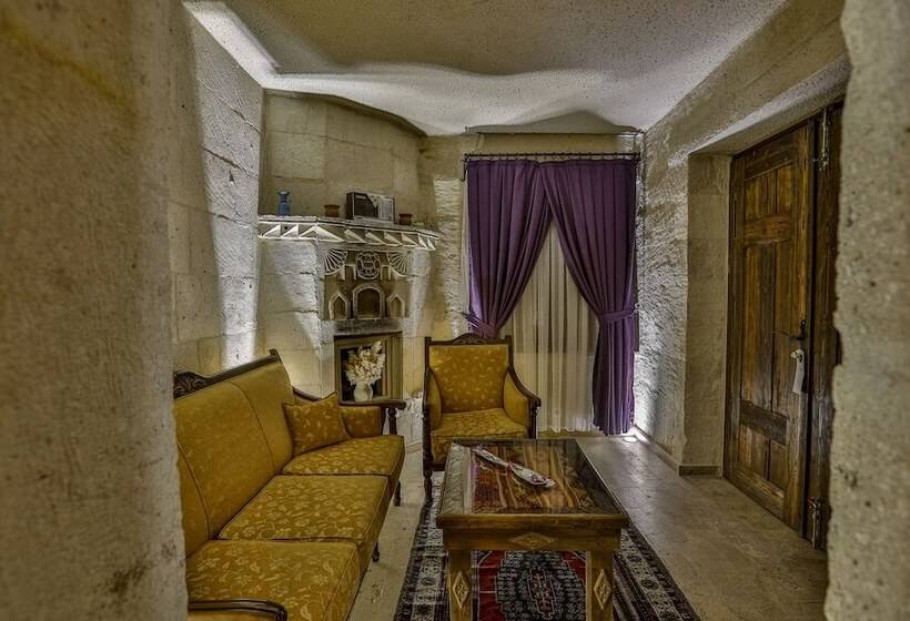 اتاق لوکس, Hidden Cave