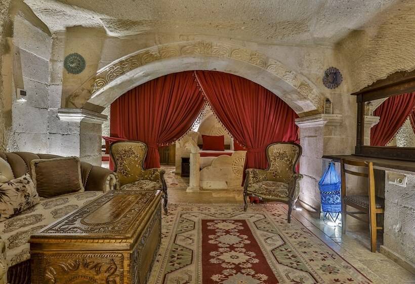 سوییت خانوادگی, Hidden Cave