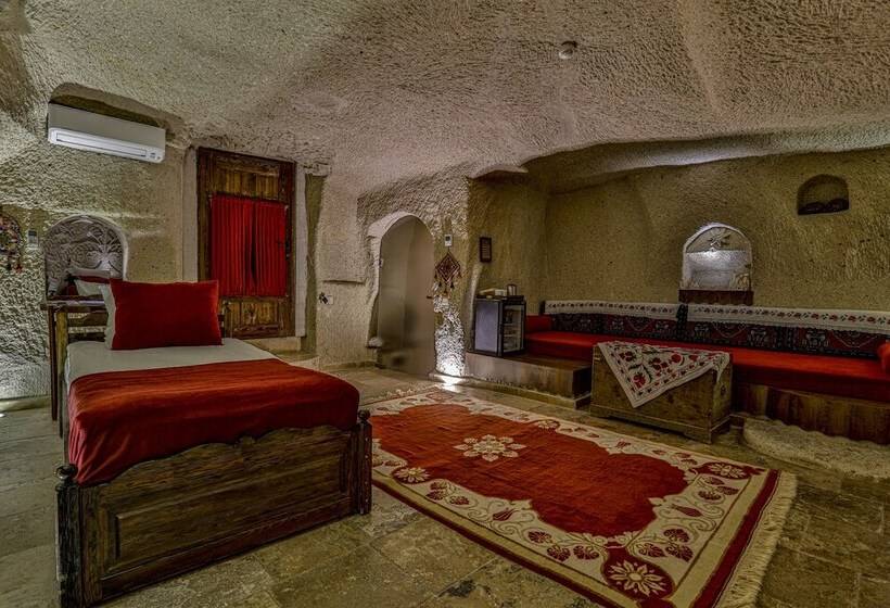 سوییت خانوادگی, Hidden Cave