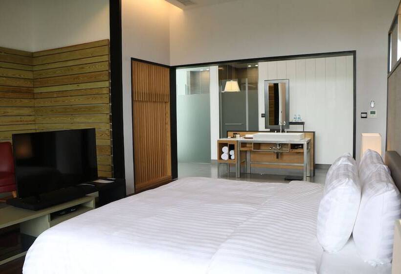 스위트, Midori Clark Hotel And Casino