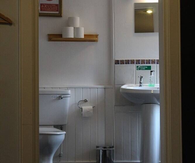 اتاق استاندارد چهار تخته, The Bruce Inn