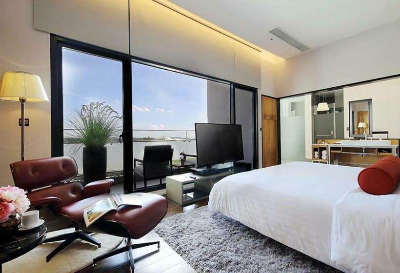 스위트, Midori Clark Hotel And Casino