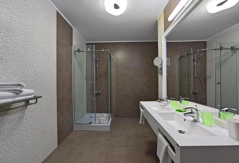 Апартаменты 2 Спальни, Tomis Garden Apartments Mamaia