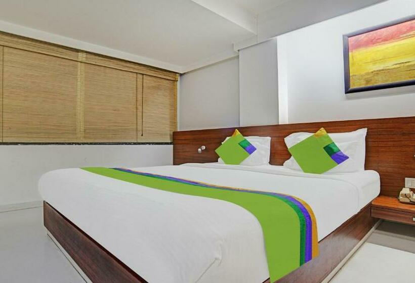 Quarto Deluxe, Treebo Cherry Tree