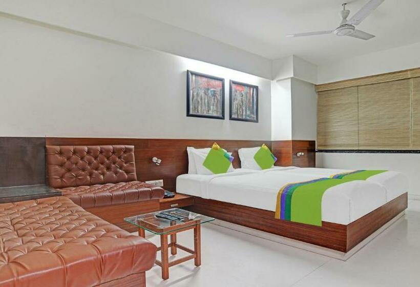 Quarto Deluxe, Treebo Cherry Tree