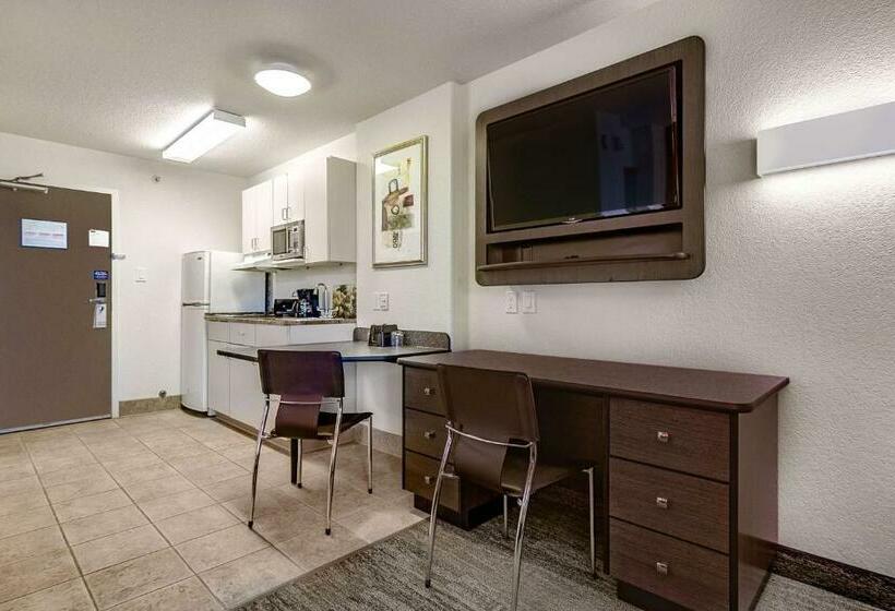 スタンダード４人部屋, Motel 6 Saskatoon, Sk