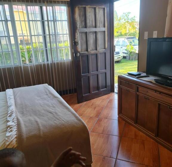 Четырехместный Номер Стандарт, Gm Suites Bed & Breakfast