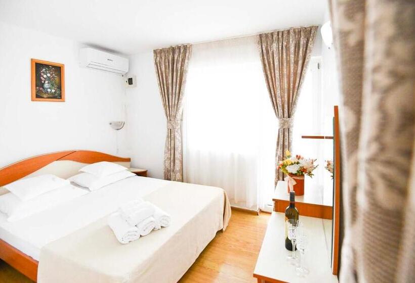 اتاق استاندارد سه تخته با بالکن, Complex Tismana All Inclusive