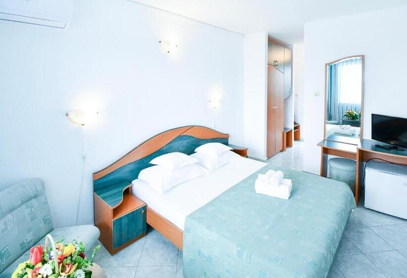 اتاق استاندارد با چشم‌انداز دریاچه, Complex Tismana All Inclusive