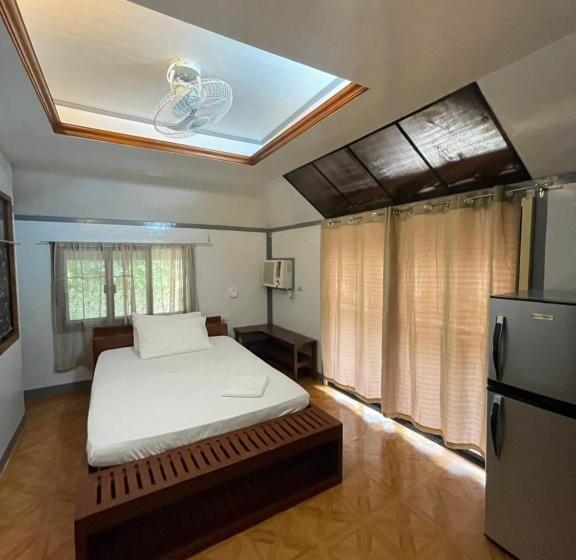 Номер Deluxe, Roy S Rendezvous Boracay