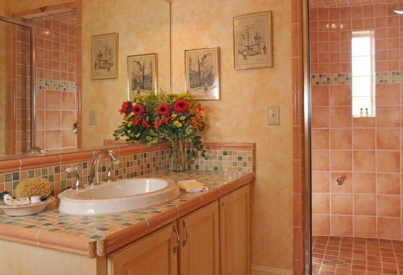 Люкс Кровать Кинг, L Auberge Provencale Inn & Restaurant