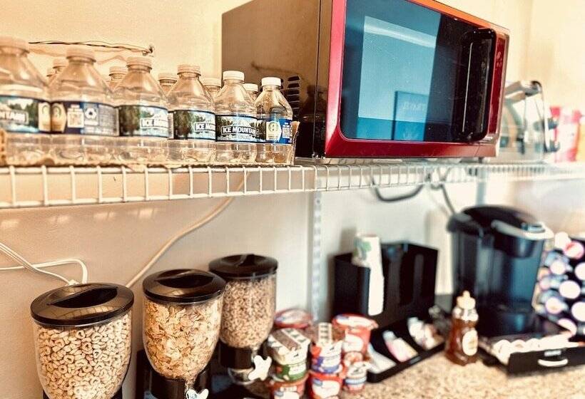 스위트, Speedway Legacy Inn