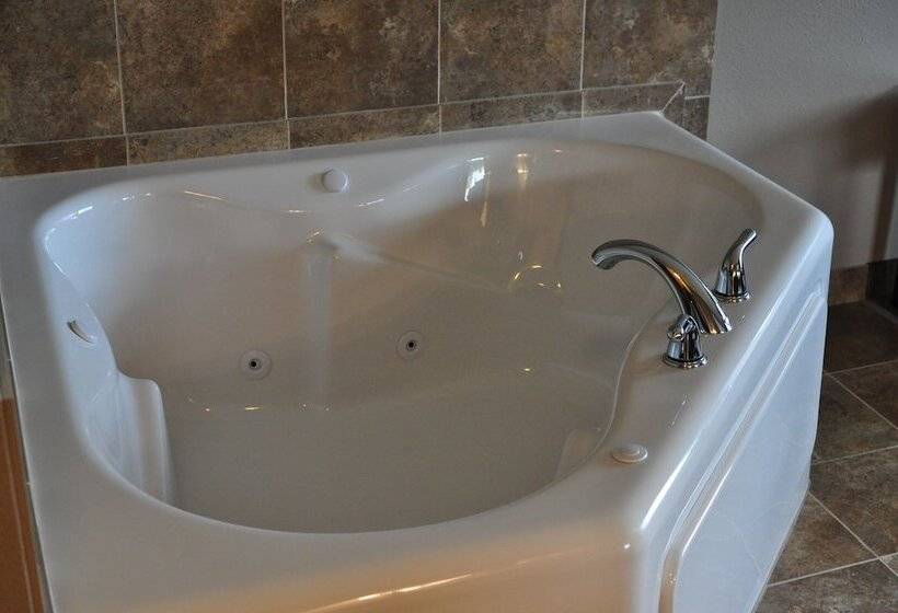 Люкс с гидромассажем, Qube Hotel   Polk City