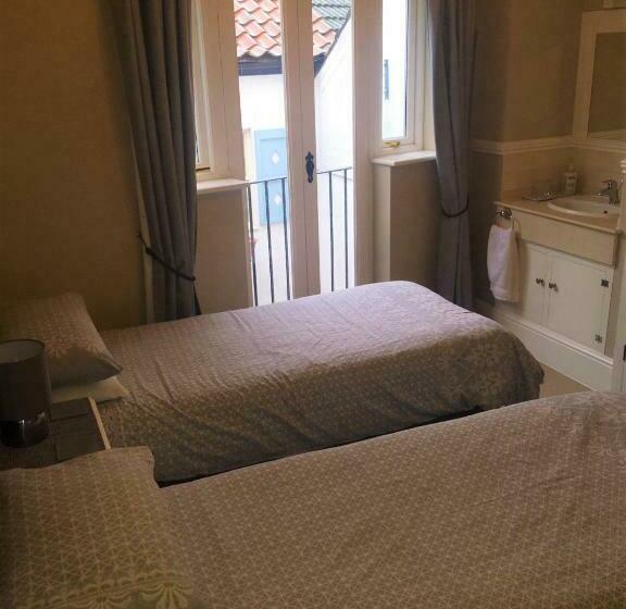 اتاق استاندارد, The Courtyard Guest House