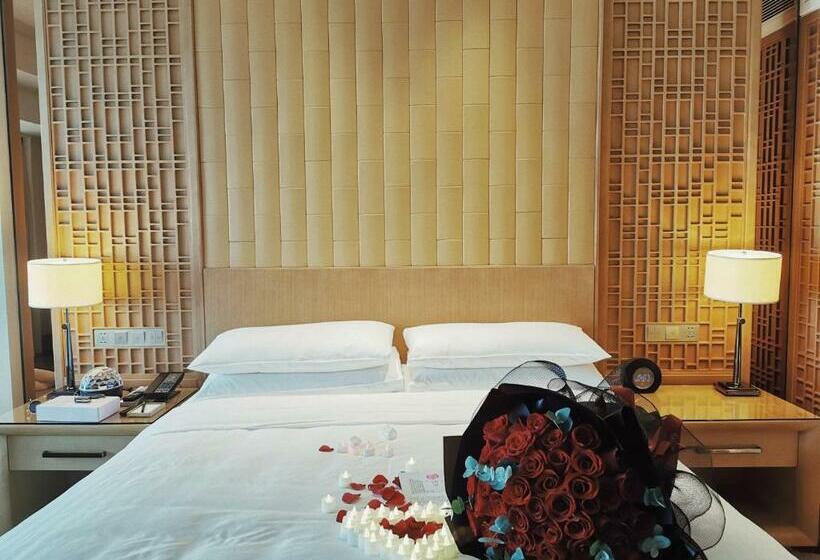 带城市景观和大床的豪华房间, Zhuhai Marriott