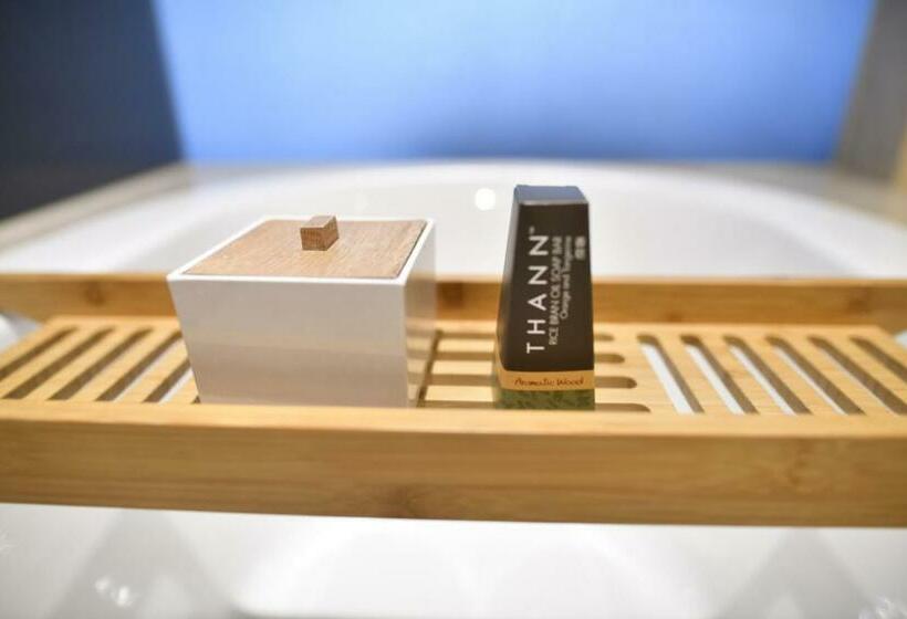 带大床的行政房间, Zhuhai Marriott