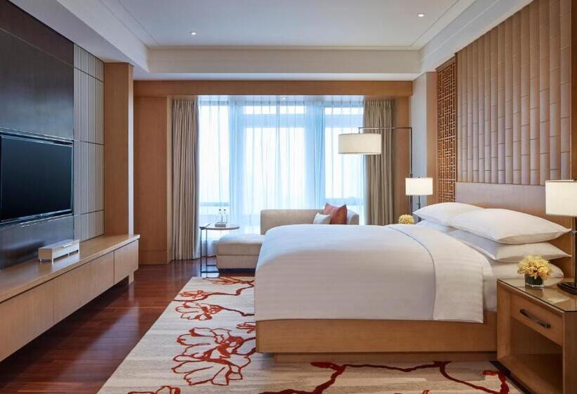 带大床的俱乐部房间, Zhuhai Marriott