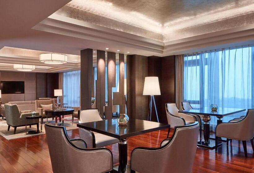 带双人大床的行政管理套房, Zhuhai Marriott