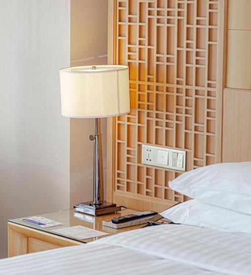 带双人大床的行政管理套房, Zhuhai Marriott