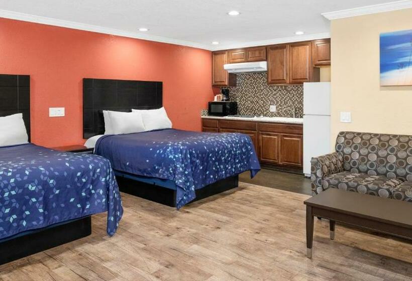스탠다드 스튜디오, Scandia Motel