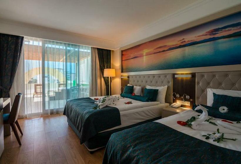 Номер Стандарт Вид на Море с Балконом, The Lumos Deluxe Resort Hotel & Spa