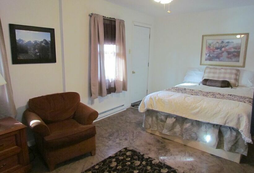 Номер Deluxe, True North Motel
